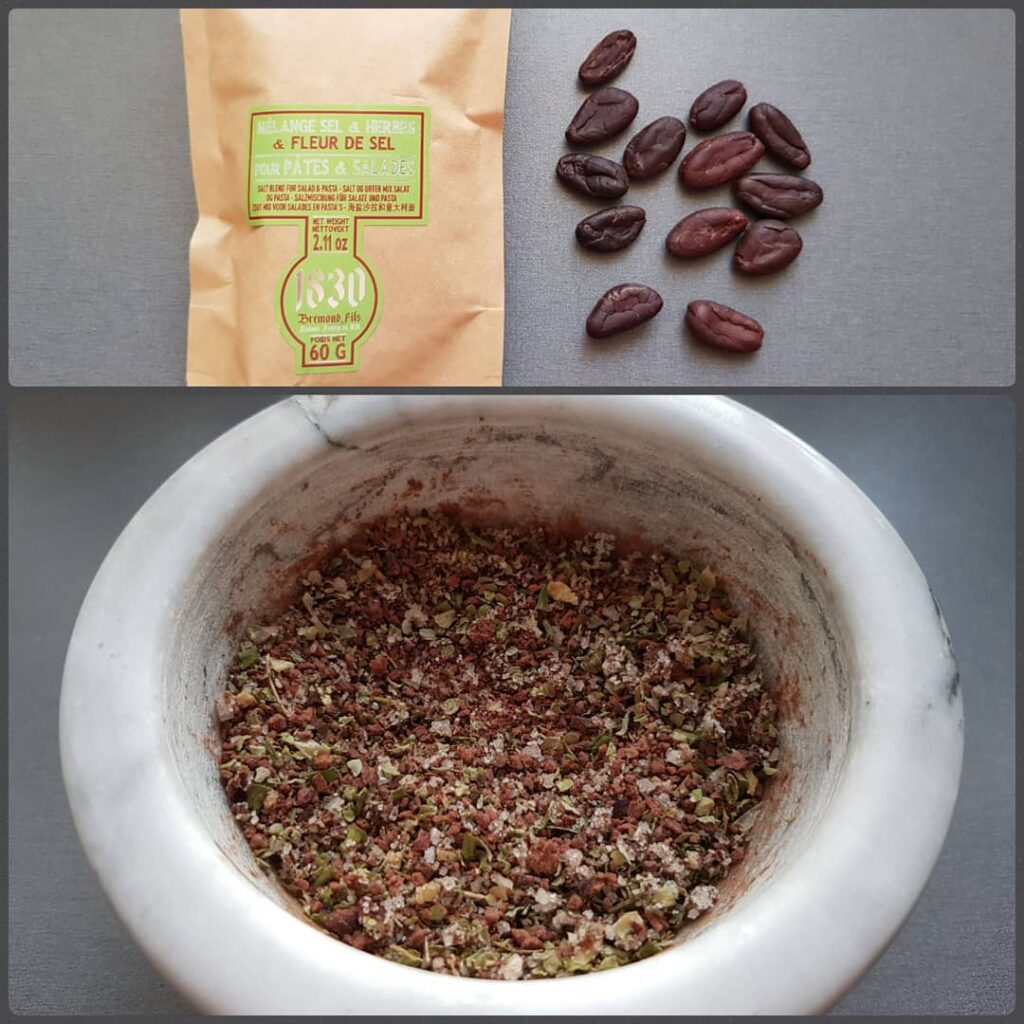 Salatkrydder fra Olivenlunden blandet med kakaonibs