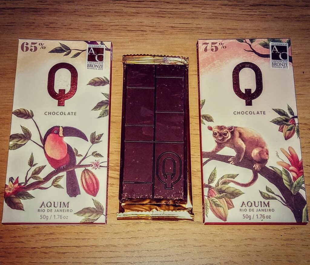 Sjokolader fra Q Chocolate med illustrasjoner av fugler og aper