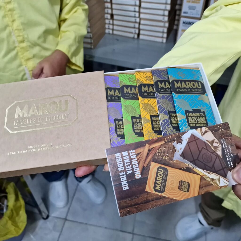Sjokoladeplater fra Marou i esker