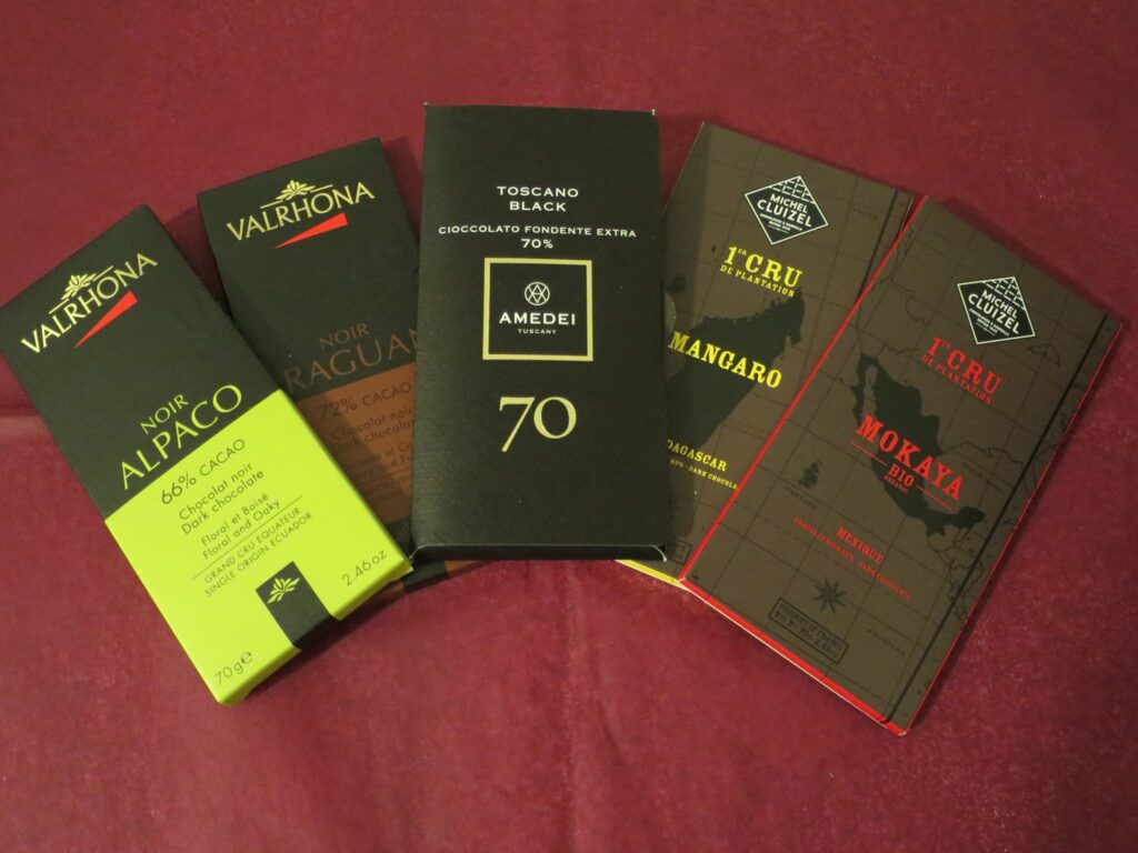 Fem sjokoladeplater fra Valrhona, Michel Cluizel og Amedei