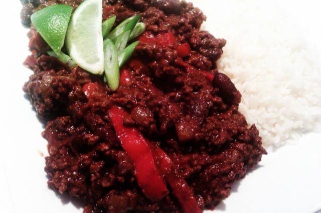 Chili con carne med sjokolade, lime og vårløk